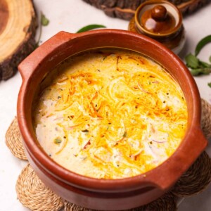 dahi tadka or chukauni served in an earthen bowl