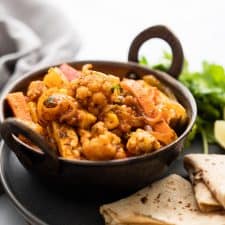 Vegetable Jalfrezi served with rotis