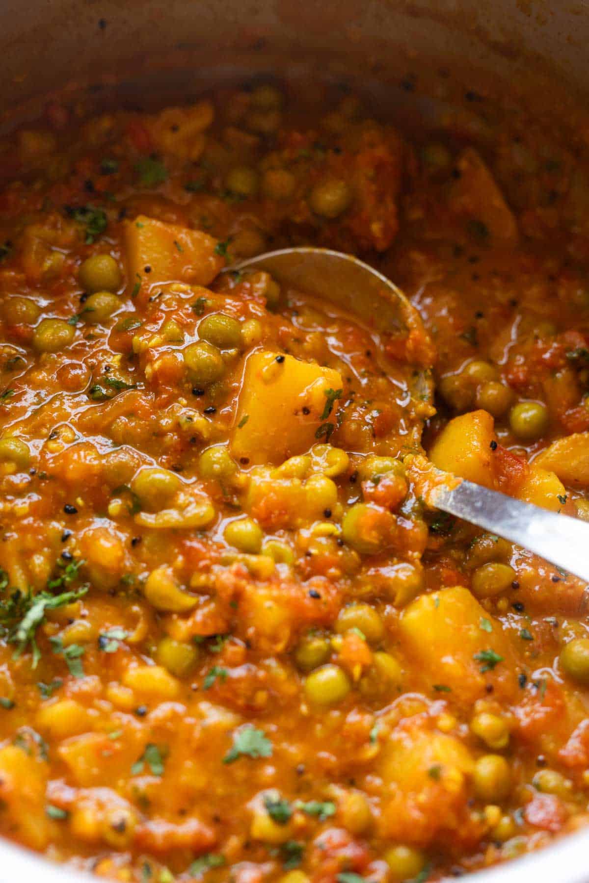 close up image of aloo matar sabzi to showcase it's and texture and consistency