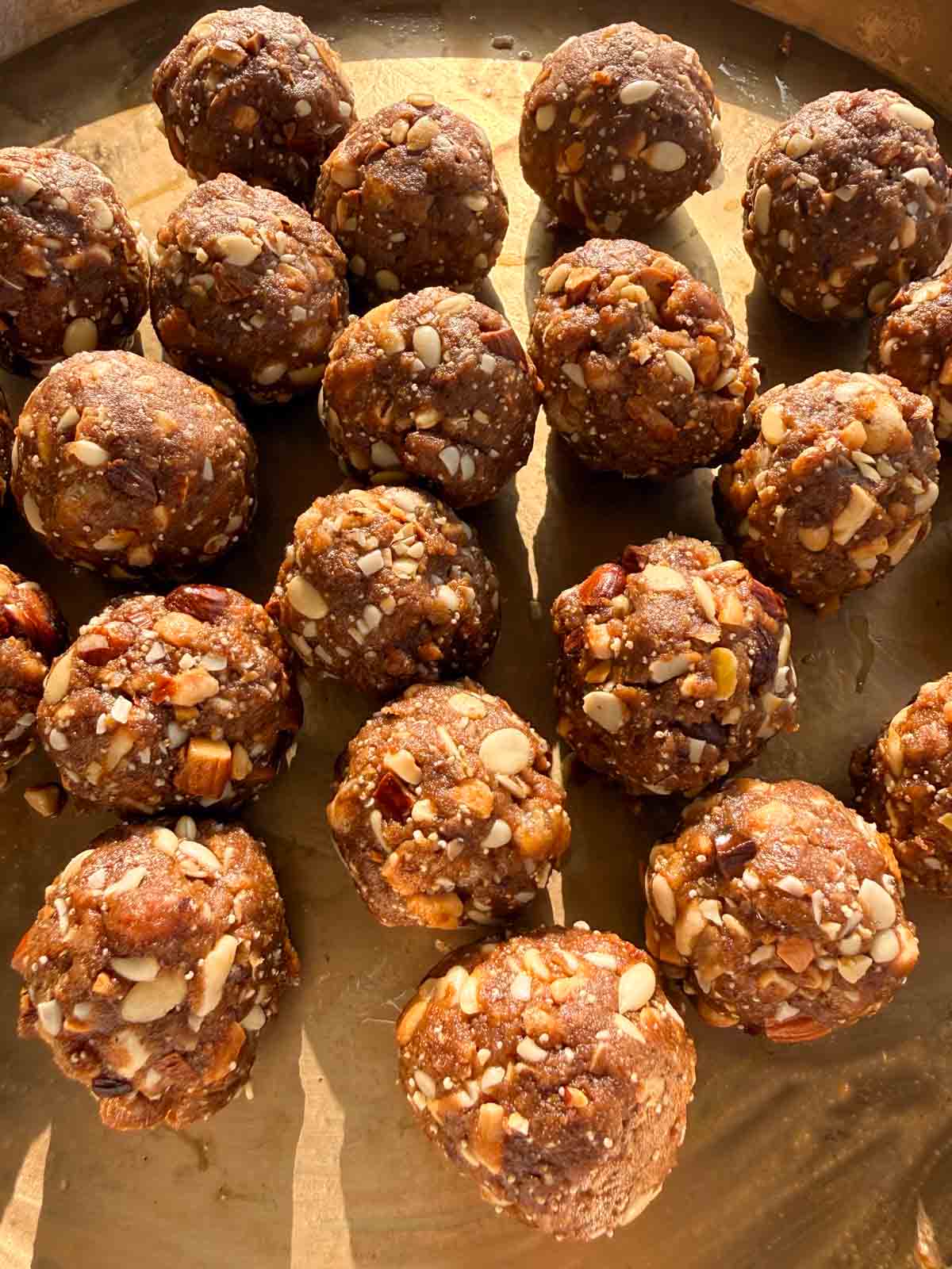 close up image of gond ke laddu to showcase their texture