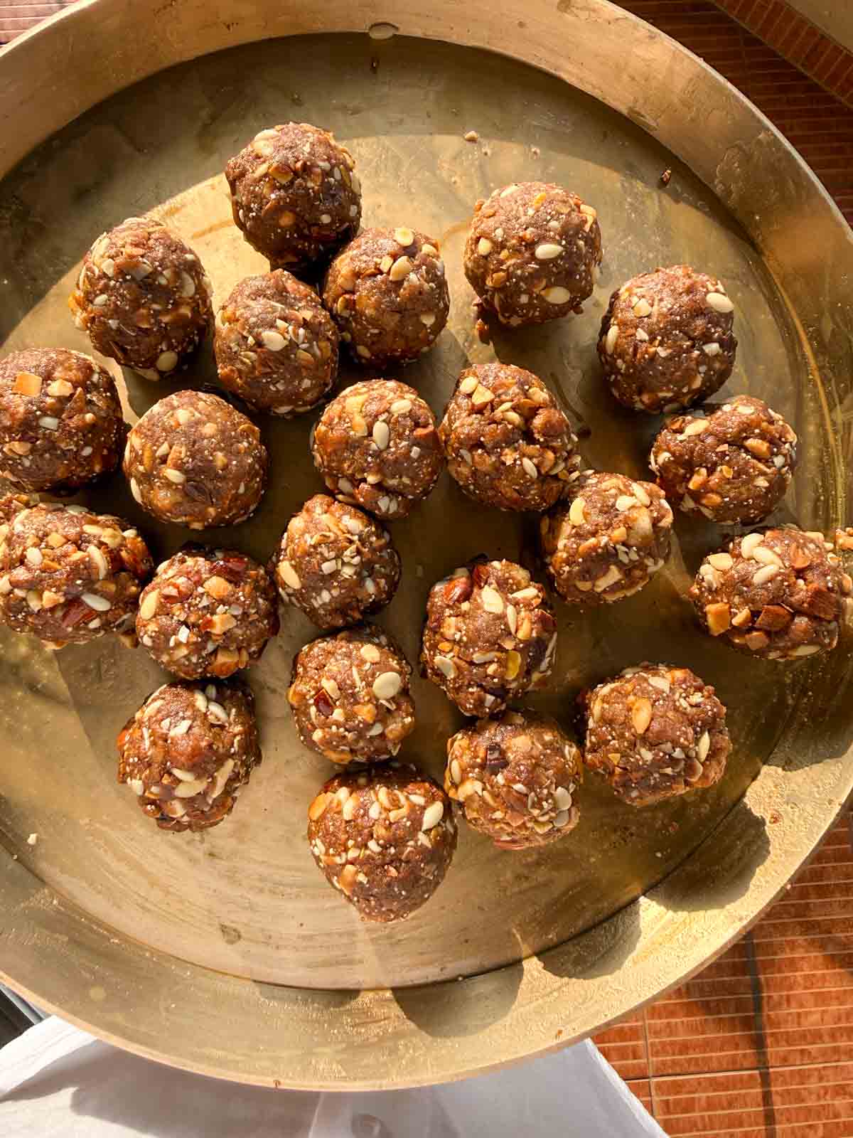 gond ke laddu served on a copper platter