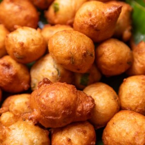 a close up image of goli bajji to show it's crunchy texture