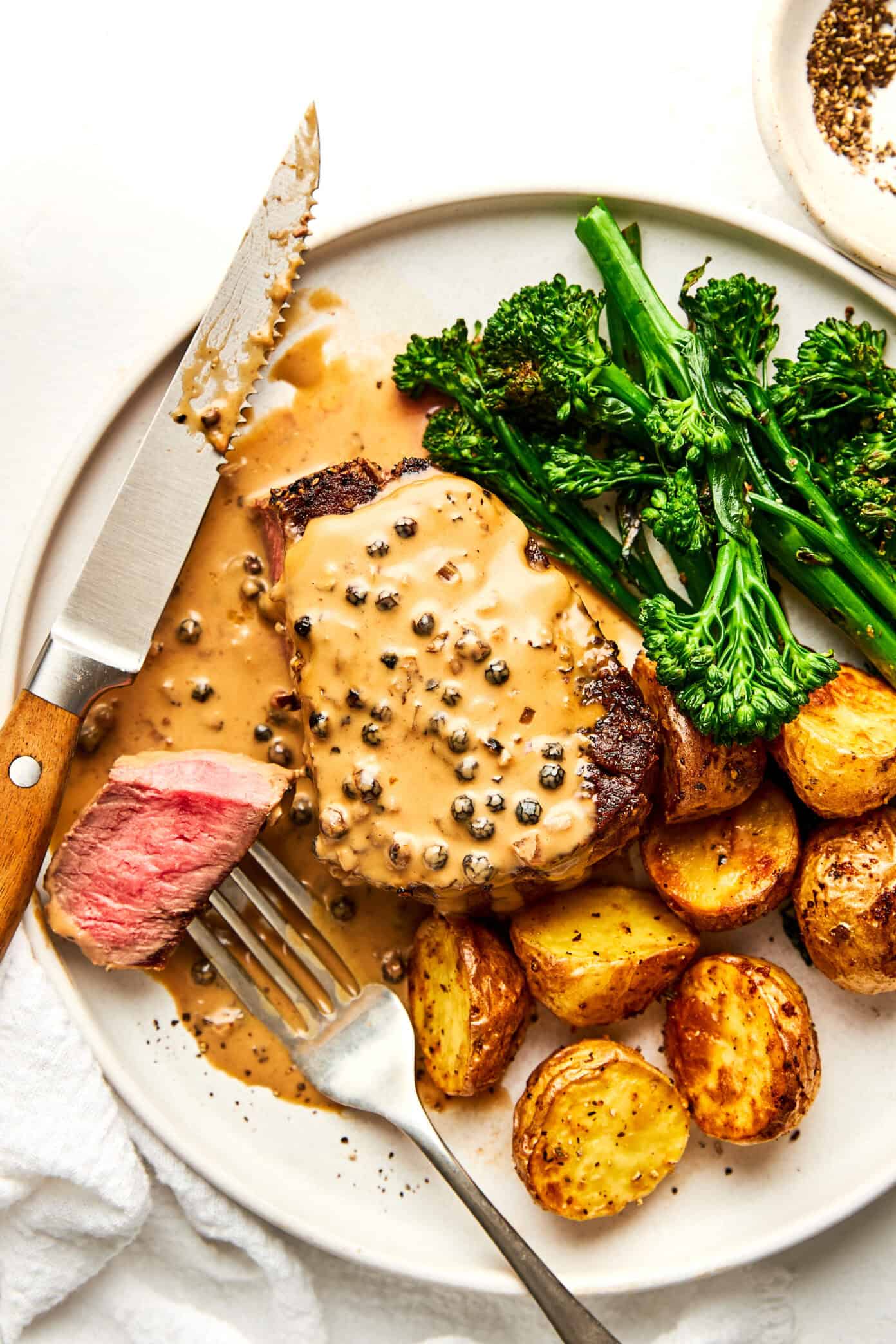 filet mignon with peppercorn sauce