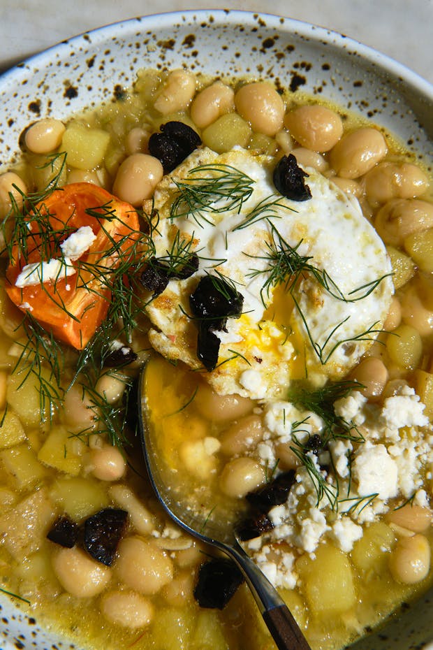 White Bean Soup with Garlic and Olive Oil
