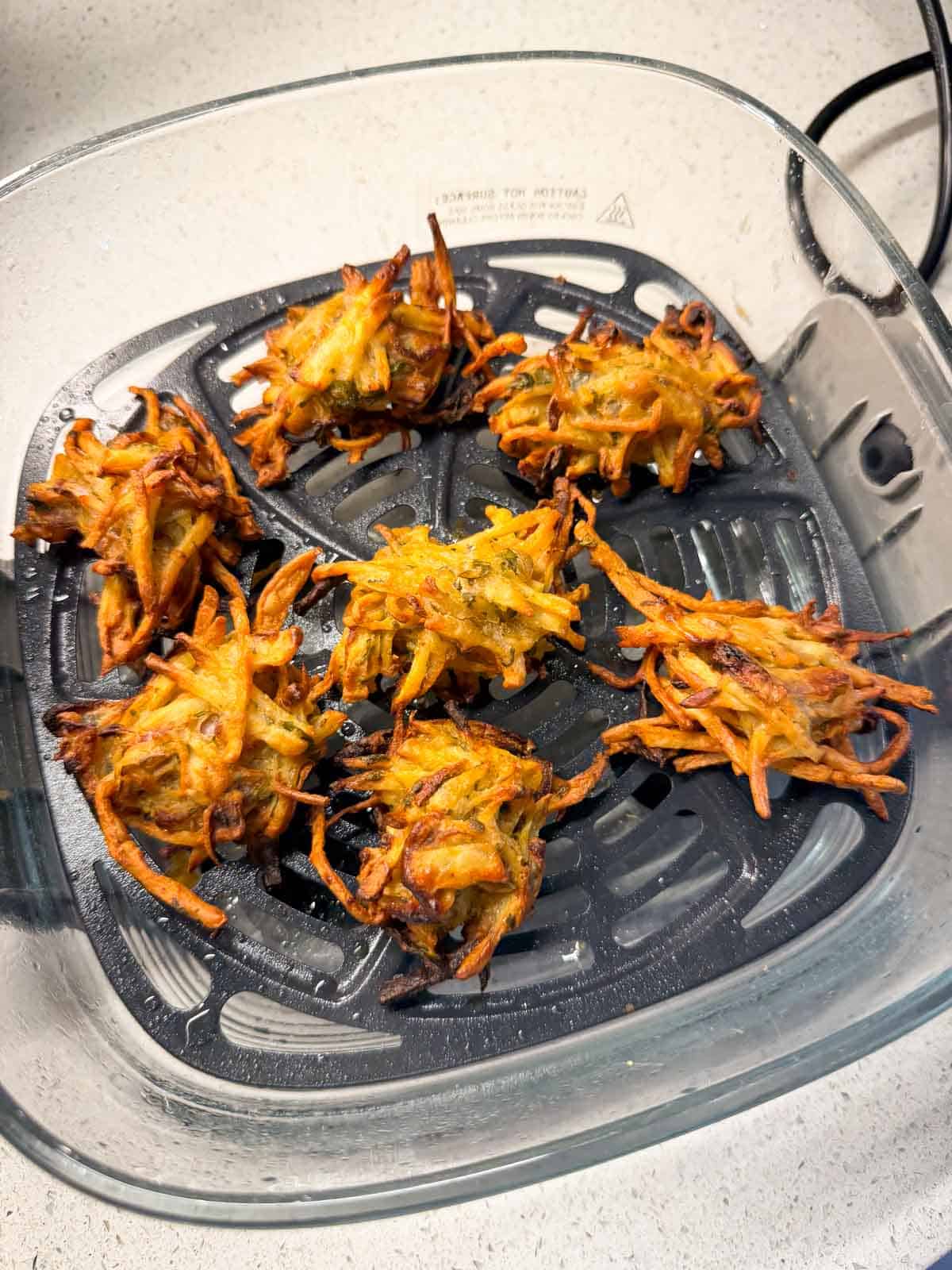 an image of air fryer veg pakoras in the air fryer basket