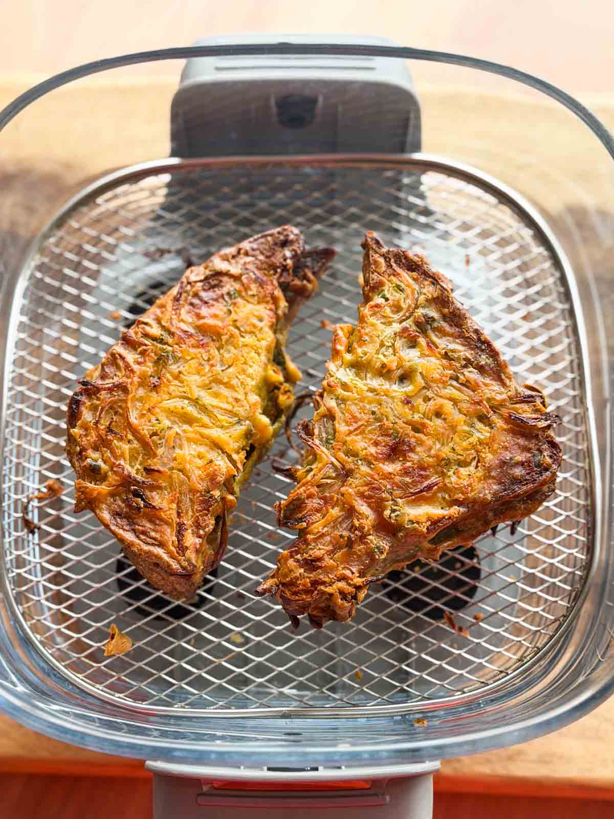 air fryer bread pakora in the air fryer basket