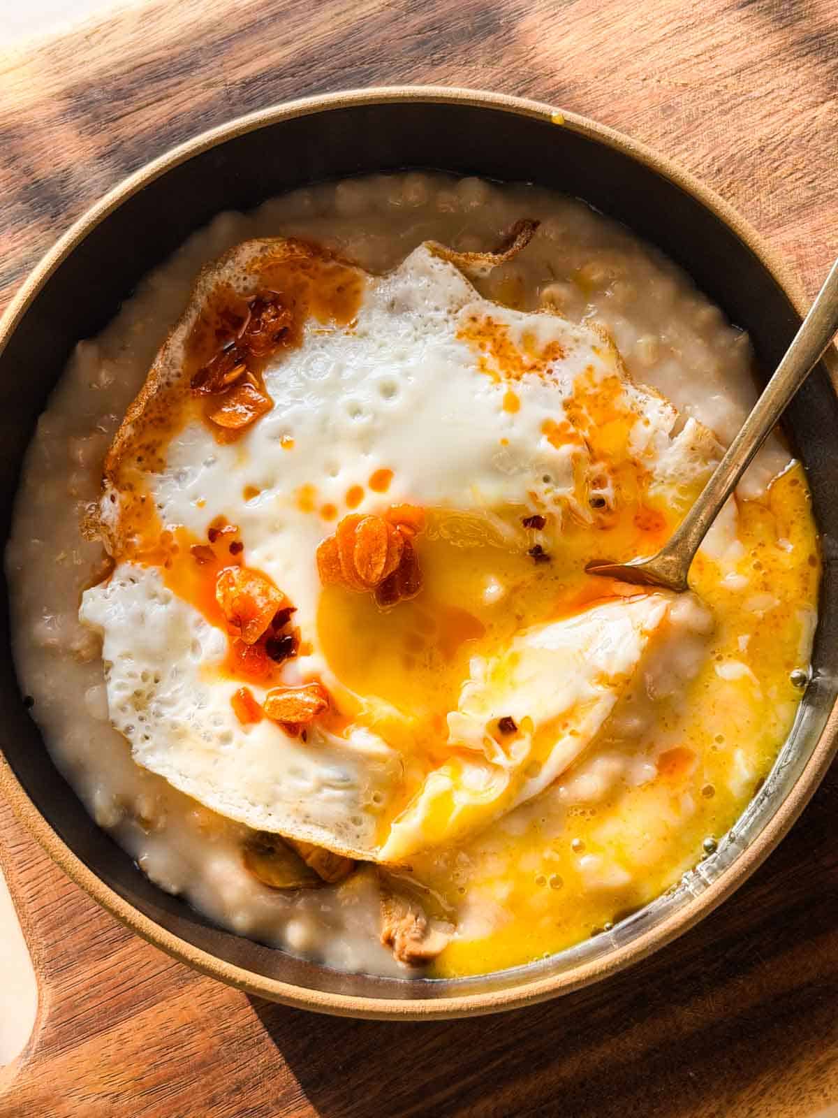 Savory Garlic Oats with Egg and Mushroom